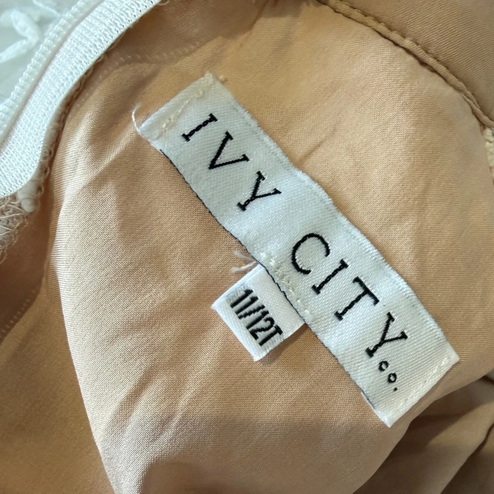 NWOT, Ivy City Co, Mini “Sicily” Lace Midi Dress, size 11/12